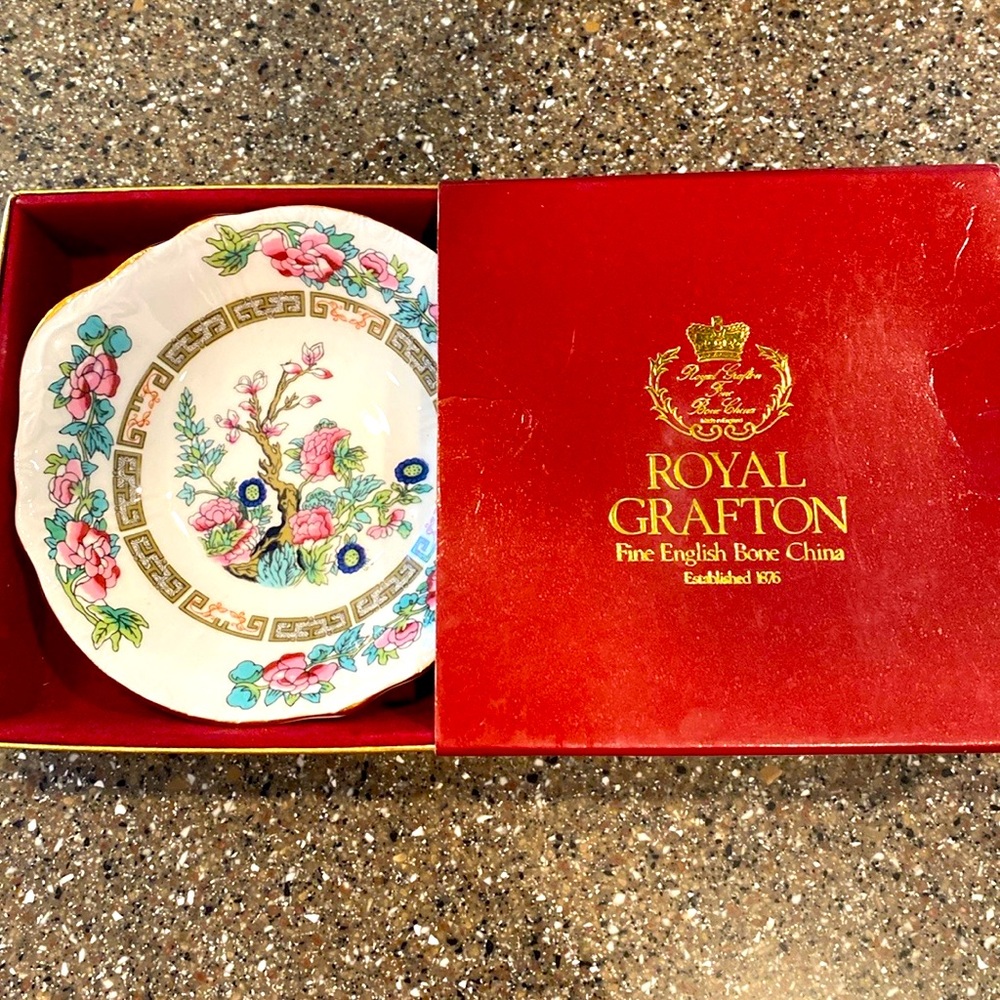 Vintage Royal Grafton, Indian Tree: Fine English Bone China